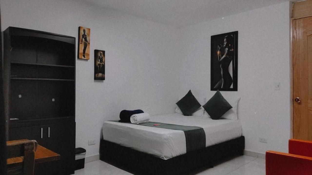 מדיין Lleras Place Hotel מראה חיצוני תמונה