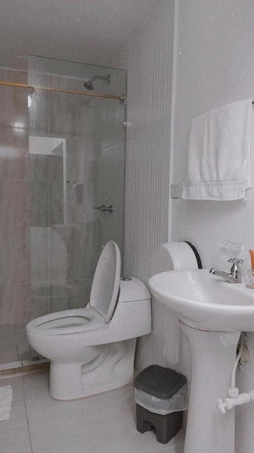 מדיין Lleras Place Hotel מראה חיצוני תמונה